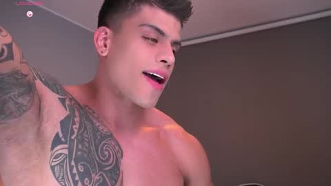 Snapshot of tyler_muscle chatting on February 19, 12:28 am David online show from February 19, 12:28 am