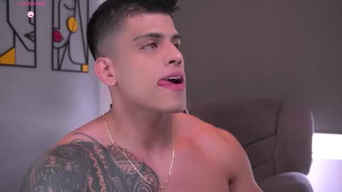 Snapshot of tyler_muscle chatting on February 24, 4:49 pm David online show from February 24, 4:49 pm