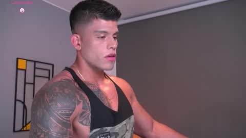 Snapshot of tyler_muscle chatting on March 11, 12:16 am David online show from March 11, 12:16 am