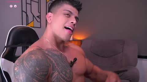 Snapshot of tyler_muscle chatting on March 28, 2:33 am David online show from March 28, 2:33 am