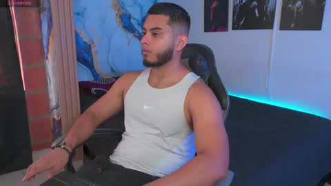 Snapshot of tyler_price01 chatting on October 1, 4:35 pm Tyler online show from October 1, 4:35 pm