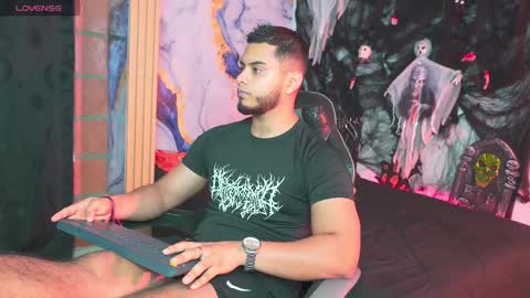 Snapshot of tyler_price01 chatting on October 24, 9:44 pm Tyler online show from October 24, 9:44 pm