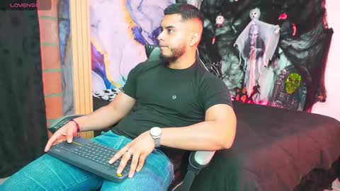 Snapshot of tyler_price01 chatting on October 25, 11:54 pm Tyler online show from October 25, 11:54 pm