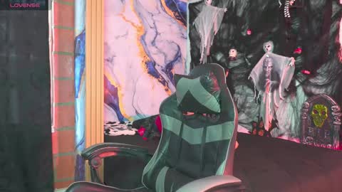 Snapshot of tyler_price01 chatting on October 28, 8:33 pm Tyler online show from October 28, 8:33 pm