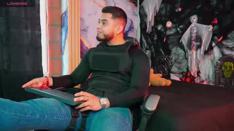 Snapshot of tyler_price01 chatting on October 31, 8:10 pm Tyler online show from October 31, 8:10 pm