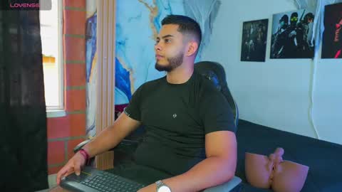 Snapshot of tyler_price01 chatting on November 7, 9:15 pm Tyler online show from November 7, 9:15 pm