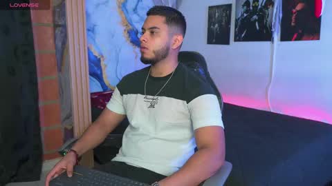 Snapshot of tyler_price01 chatting on November 12, 11:03 pm Tyler online show from November 12, 11:03 pm