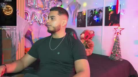 Snapshot of tyler_price01 chatting on December 16, 3:44 am Tyler online show from December 16, 3:44 am