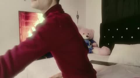 tyler_thin_1 online show from October 22, 11:54 am