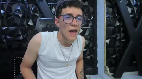 Snapshot of tylercross_ chatting on March 10, 8:47 pm Tyler online show from March 10, 8:47 pm