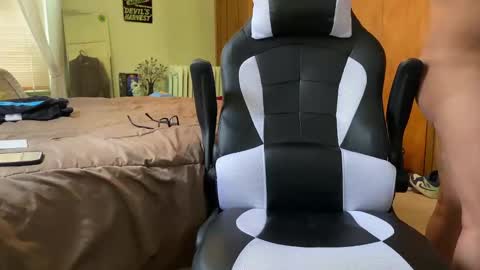 Snapshot of tylergstrings1 chatting on February 3, 4:52 pm Tyler G Strings online show from February 3, 4:52 pm