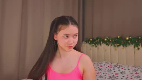 Snapshot of tyrasyversen chatting on December 16, 11:26 am Emily online show from December 16, 11:26 am