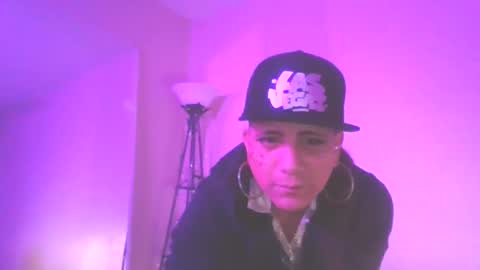 Snapshot of uandme_baby chatting on January 3, 1:58 pm Azelia B online show from January 3, 1:58 pm