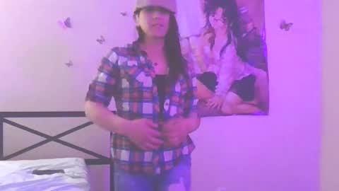 Snapshot of uandme_baby chatting on February 22, 9:23 am Azelia B online show from February 22, 9:23 am