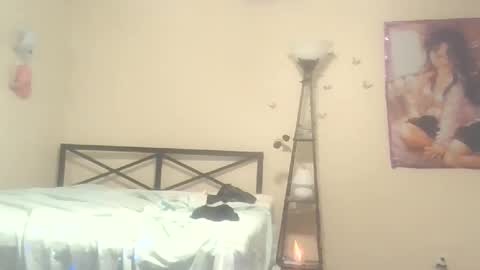 Snapshot of uandme_baby chatting on February 27, 6:50 am Azelia B online show from February 27, 6:50 am