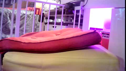 Snapshot of ucez2play chatting on December 3, 9:23 pm Daddy online show from December 3, 9:23 pm