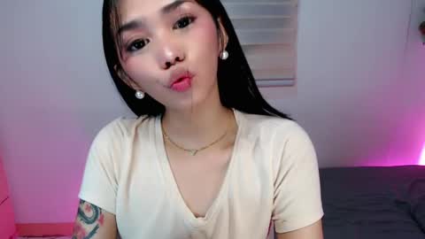 Snapshot of ughliah chatting on April 17, 2:03 am urbbgirl alliah online show from April 17, 2:03 am