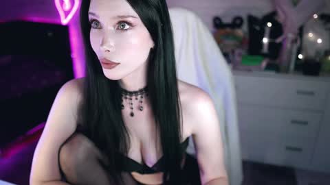 Izzy    online show from January 8, 12:47 pm