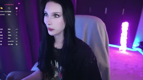 Izzy    online show from December 13, 7:53 pm