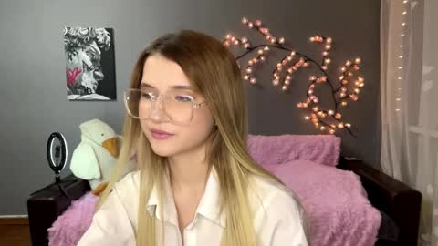 Vikki online show from December 14, 4:12 pm