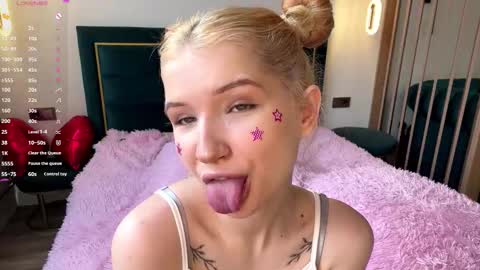 Vikki online show from March 25, 2:12 pm