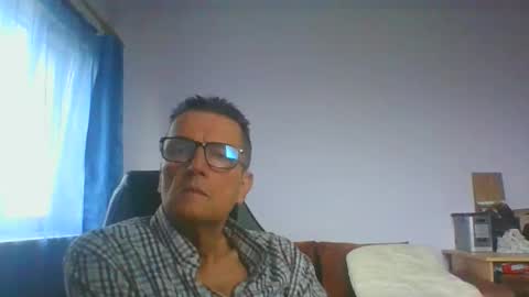 Snapshot of ulmeni4 chatting on November 11, 6:46 am ulmeni4 online show from November 11, 6:46 am