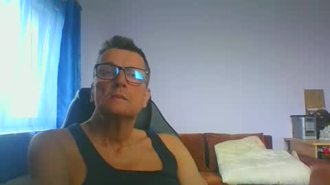 Snapshot of ulmeni4 chatting on November 14, 8:57 am ulmeni4 online show from November 14, 8:57 am