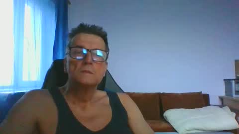 Snapshot of ulmeni4 chatting on November 25, 6:13 am ulmeni4 online show from November 25, 6:13 am