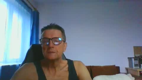Snapshot of ulmeni4 chatting on November 26, 6:58 am ulmeni4 online show from November 26, 6:58 am