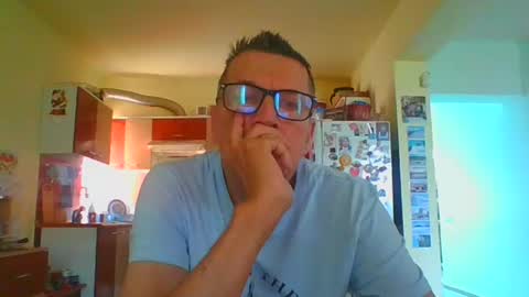 Snapshot of ulmeni7 chatting on June 23, 6:44 am ulmeni7 online show from June 23, 6:44 am