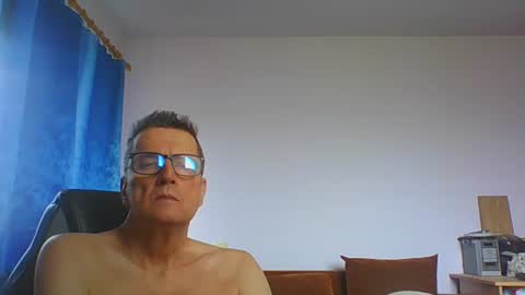 Snapshot of ulmeni7 chatting on July 3, 11:27 am ulmeni7 online show from July 3, 11:27 am