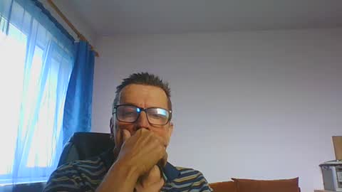 Snapshot of ulmeni7 chatting on July 9, 10:41 am ulmeni7 online show from July 9, 10:41 am