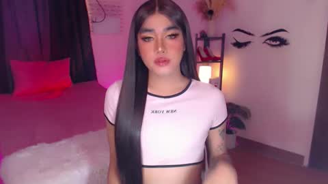 Snapshot of ultimatesexytrans chatting on February 1, 5:26 pm Alex online show from February 1, 5:26 pm