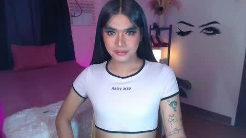 Snapshot of ultimatesexytrans chatting on February 1, 9:19 pm Alex online show from February 1, 9:19 pm