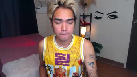 Snapshot of ultimatesexytrans chatting on February 2, 10:28 pm Alex online show from February 2, 10:28 pm