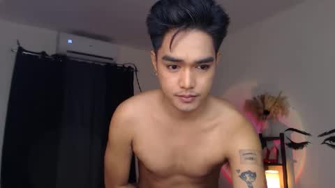 Snapshot of ultimatesexytrans chatting on March 6, 7:10 pm Alex online show from March 6, 7:10 pm