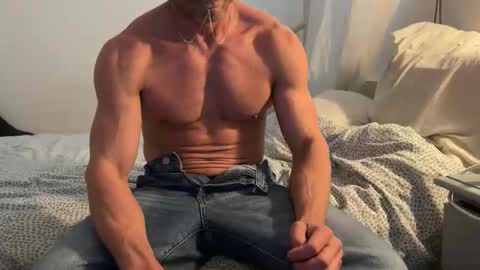 Um CM online show from April 7, 1:00 pm