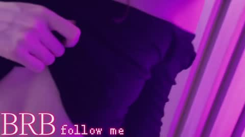 Una  online show from January 25, 3:20 pm