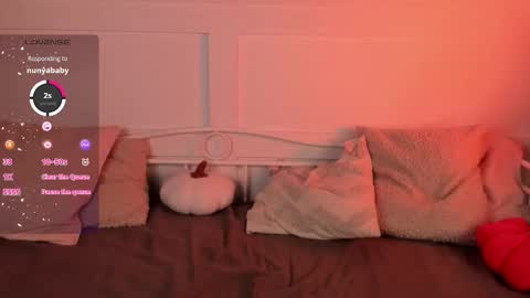 Una  online show from October 12, 9:52 am