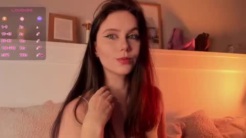 Una  online show from November 16, 7:30 pm