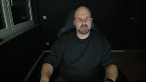 Snapshot of uncle_bear chatting on October 31, 5:36 pm Uncle Bear online show from October 31, 5:36 pm