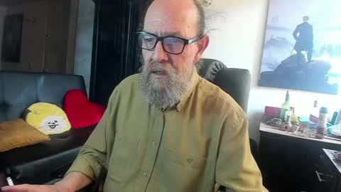 Snapshot of uncle_hottiecb chatting on June 2, 6:54 pm Uncle Hottie online show from June 2, 6:54 pm