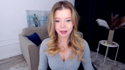 Snapshot of unforgettablalice chatting on April 16, 7:36 pm Alice online show from April 16, 7:36 pm