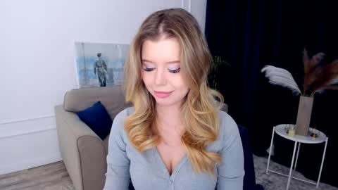 Snapshot of unforgettablalice chatting on April 16, 9:39 pm Alice online show from April 16, 9:39 pm
