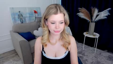 Snapshot of unforgettablalice chatting on April 25, 4:59 am Alice online show from April 25, 4:59 am