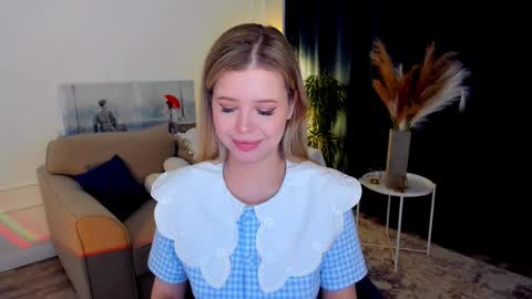 Snapshot of unforgettablalice chatting on May 14, 3:57 am Alice online show from May 14, 3:57 am