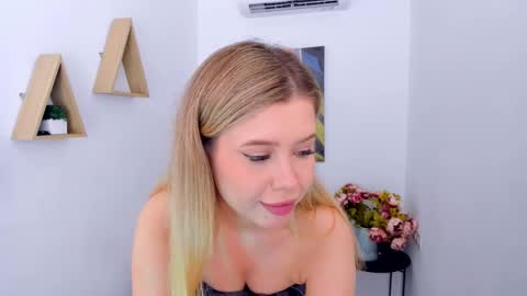 Snapshot of unforgettablalice chatting on May 16, 8:18 pm Alice online show from May 16, 8:18 pm