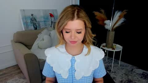 Snapshot of unforgettablalice chatting on May 27, 4:31 am Alice online show from May 27, 4:31 am