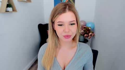 Snapshot of unforgettablalice chatting on May 28, 4:32 am Alice online show from May 28, 4:32 am