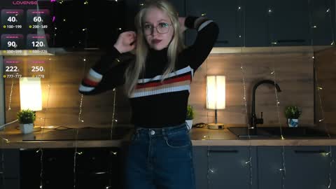 Snapshot of unforgettable_emotions chatting on February 2, 9:23 pm Im online every day 1700 GMT-4 online show from February 2, 9:23 pm